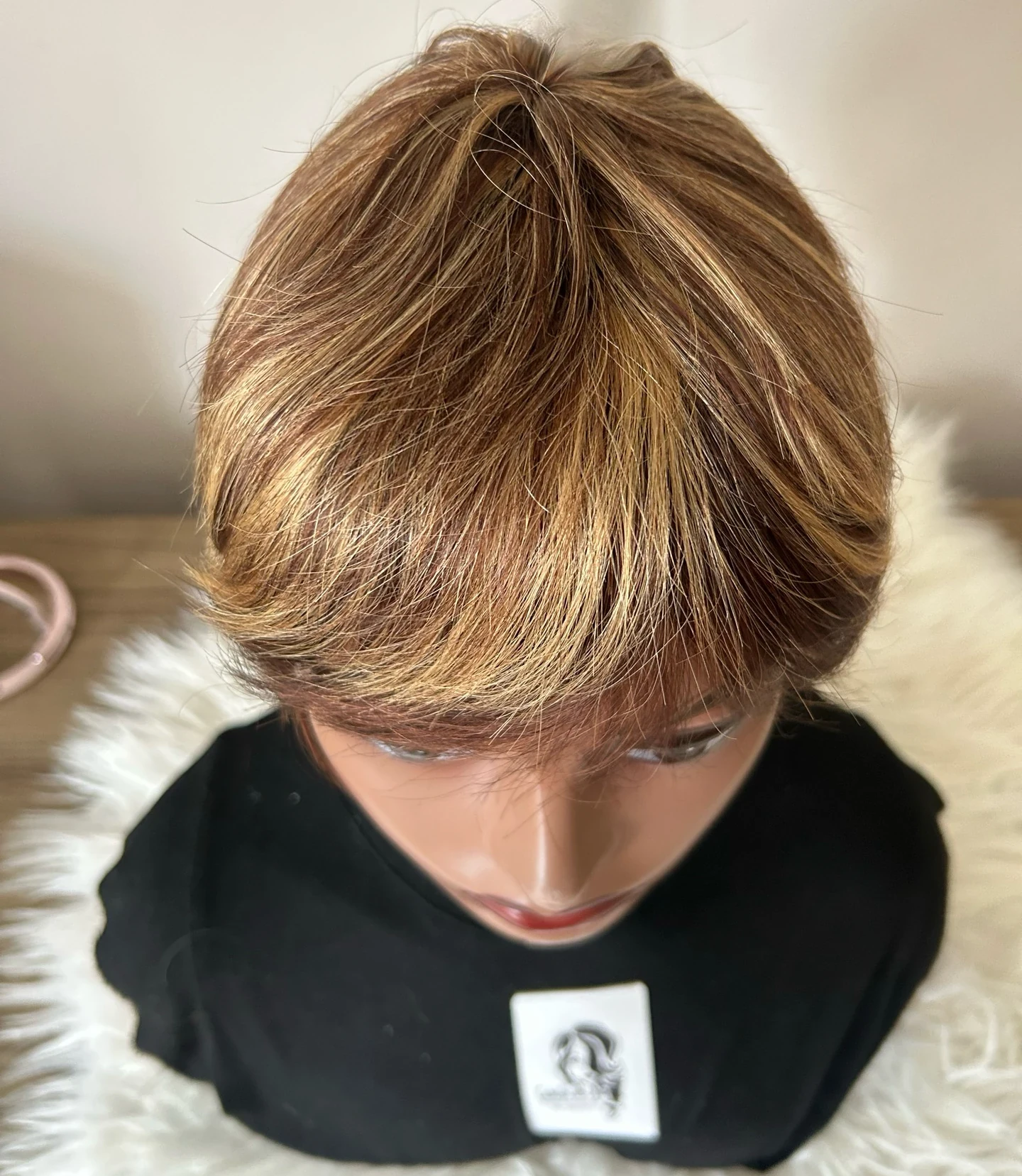 Peluca corte pixie cafe con highlight  4