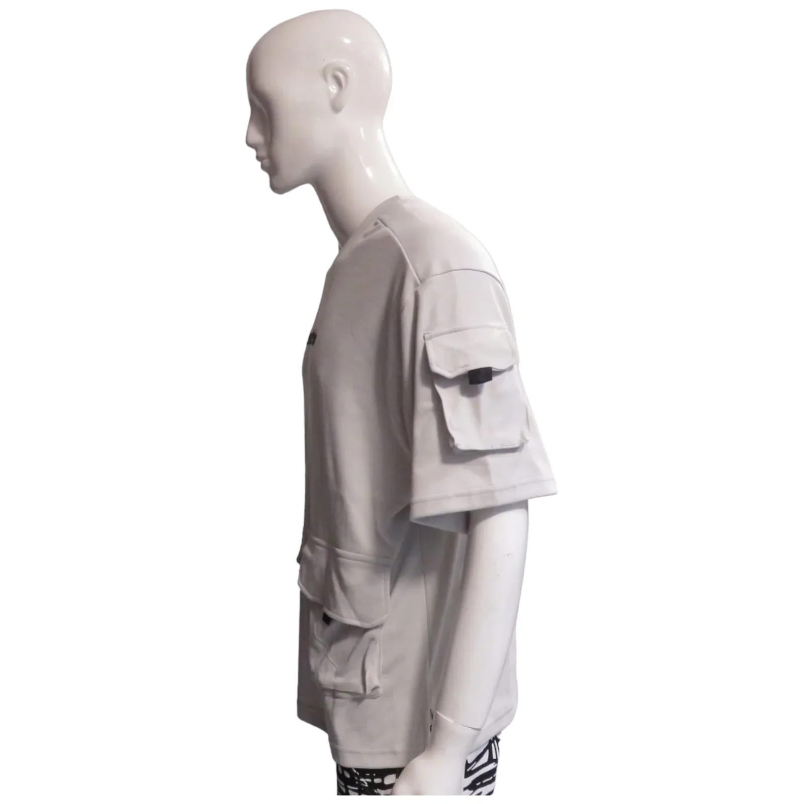 Playera gris de bolsas 2