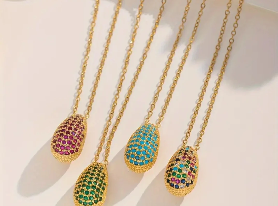Dije con cadena 