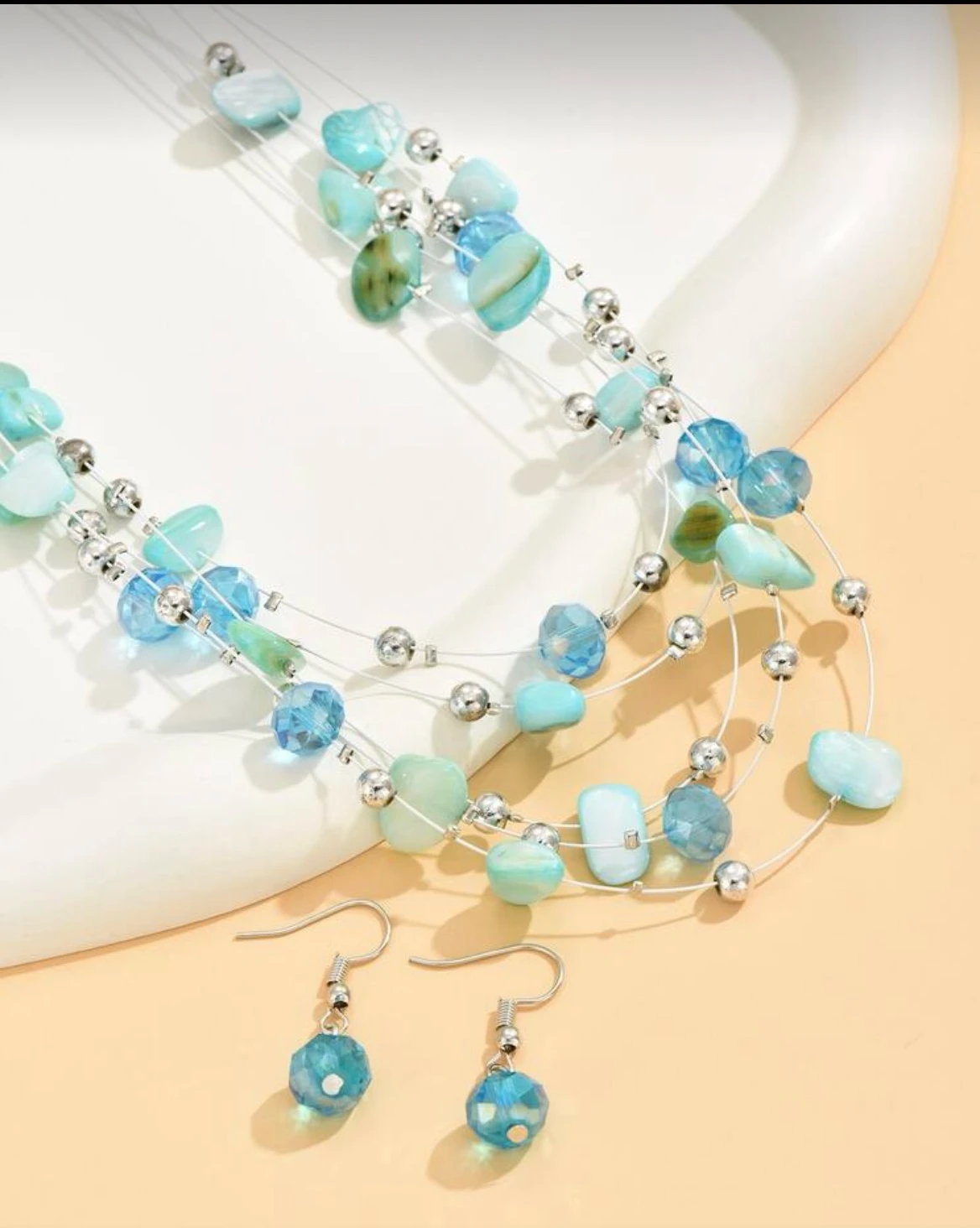 Collar flotante en capas  2