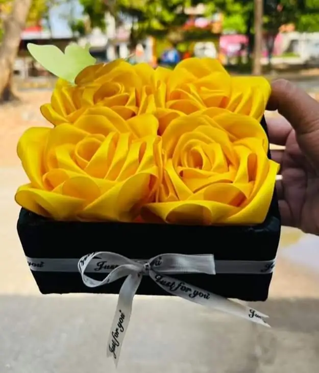 ✨ Caja Mágica de rosas eternas ✨ (Amarillas) 2