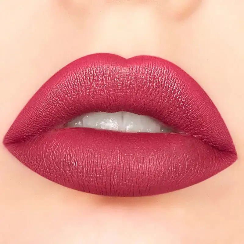  Labial Velvety Kiss tono 02 Bright Berry  2