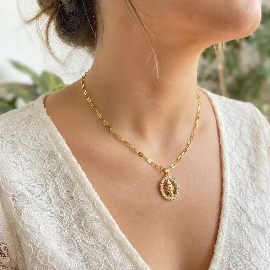 Cadena Y Dije En Acero Con Piedra Circon De Virgen Pequeña Blanca 4
