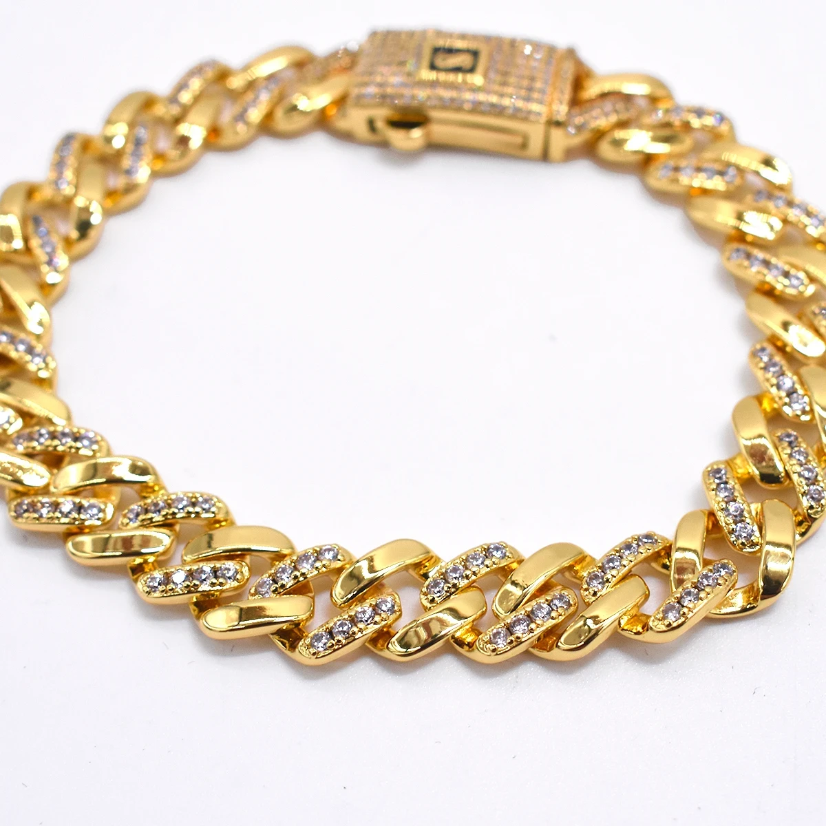ESCLAVA -  EN ORO CON DIAMANTES  3