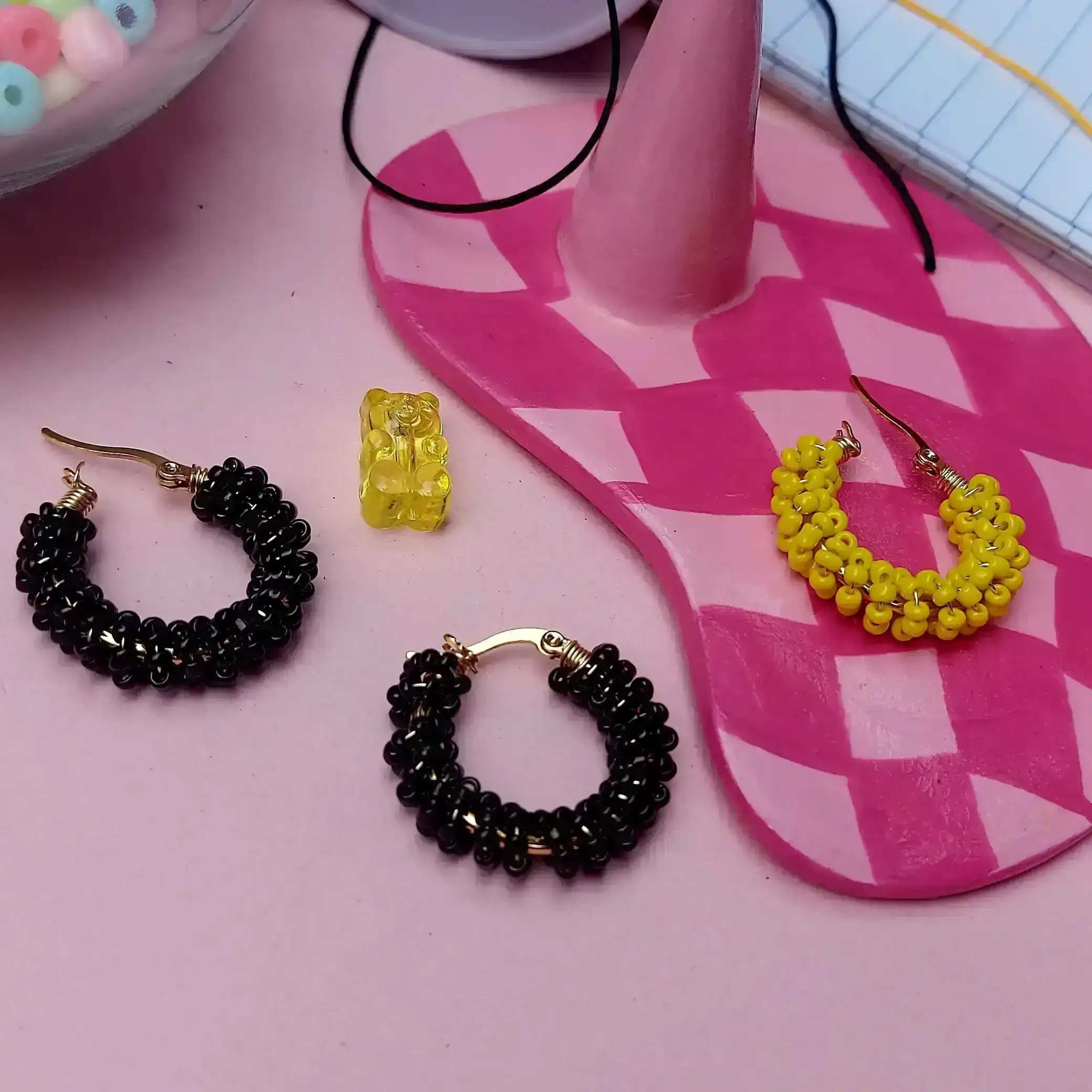 Aretes tejidas con mostacillas  2