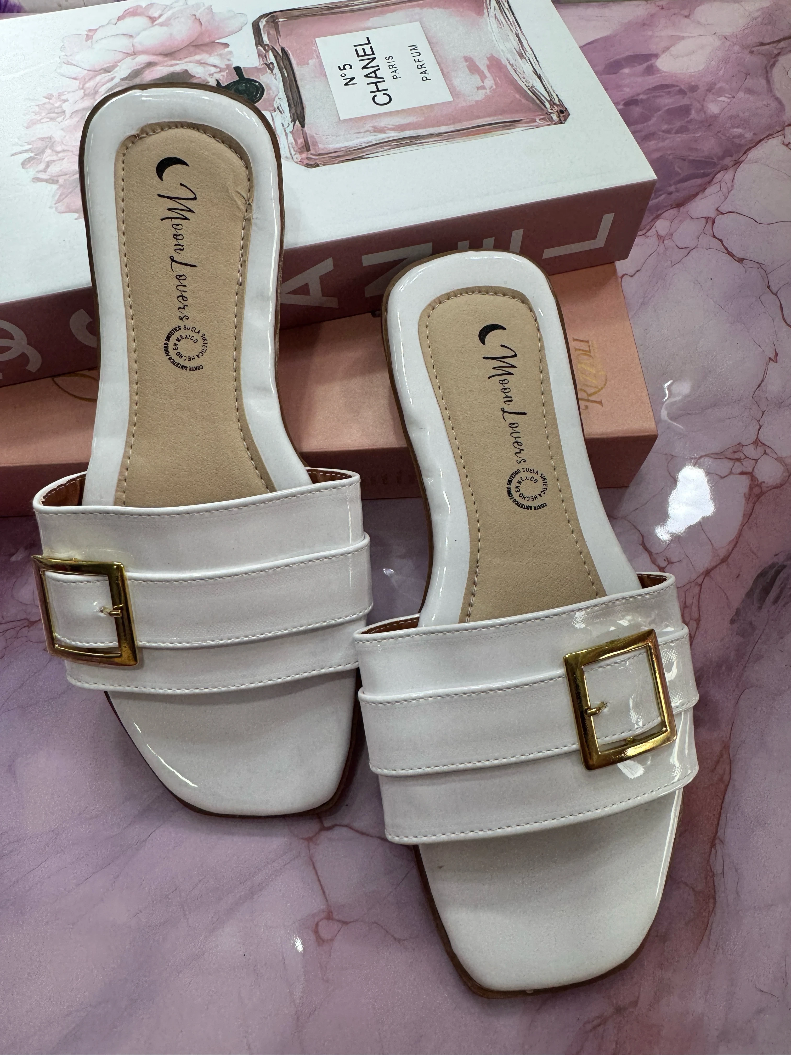 Mod.901 Sandalia Premium Charol Blanco