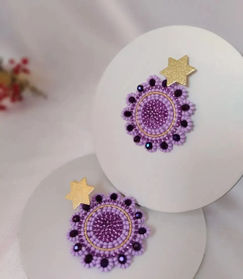 Aretes lila