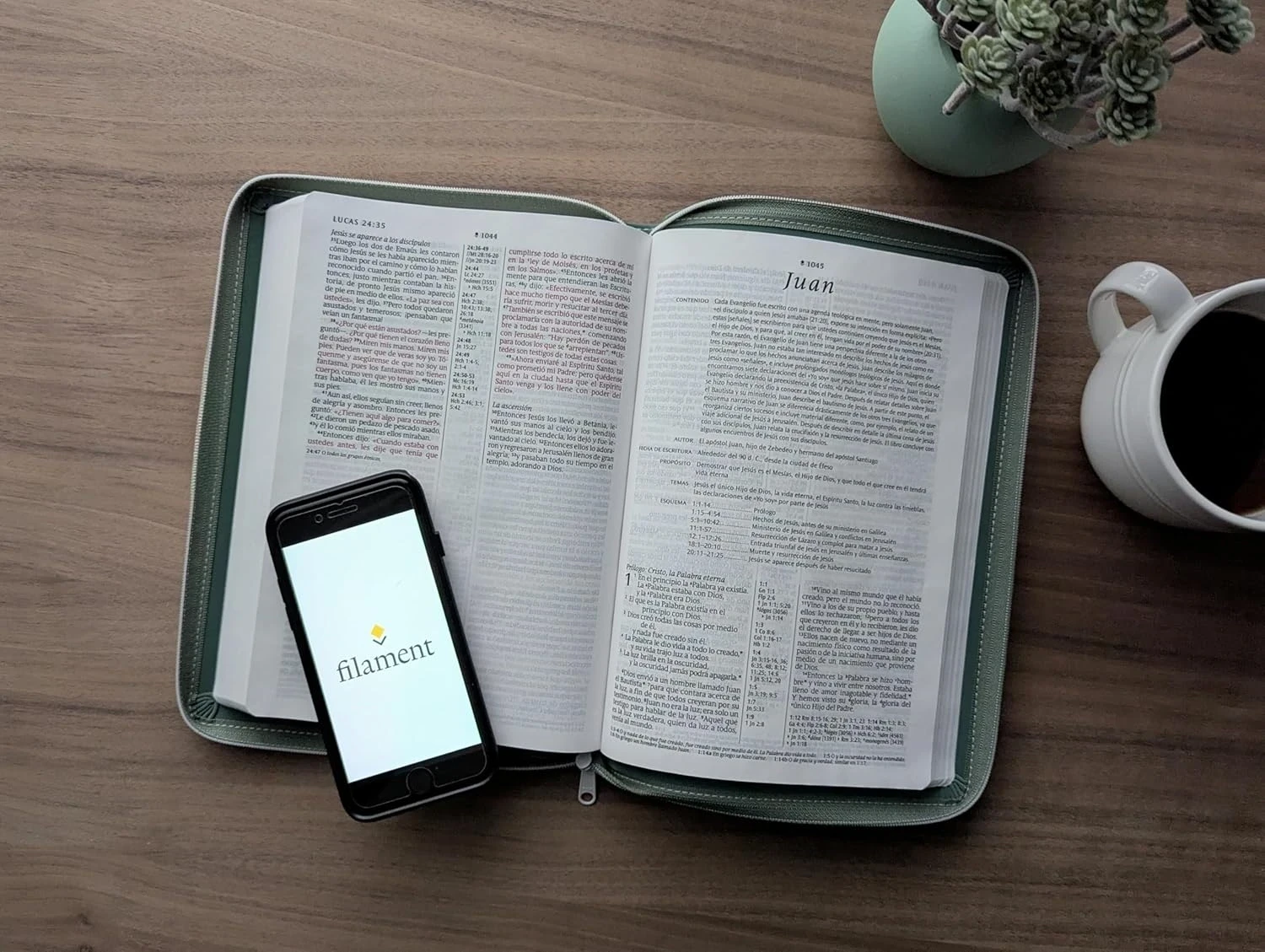 Biblia referencia NTV columna central letra grande verde ziper 3