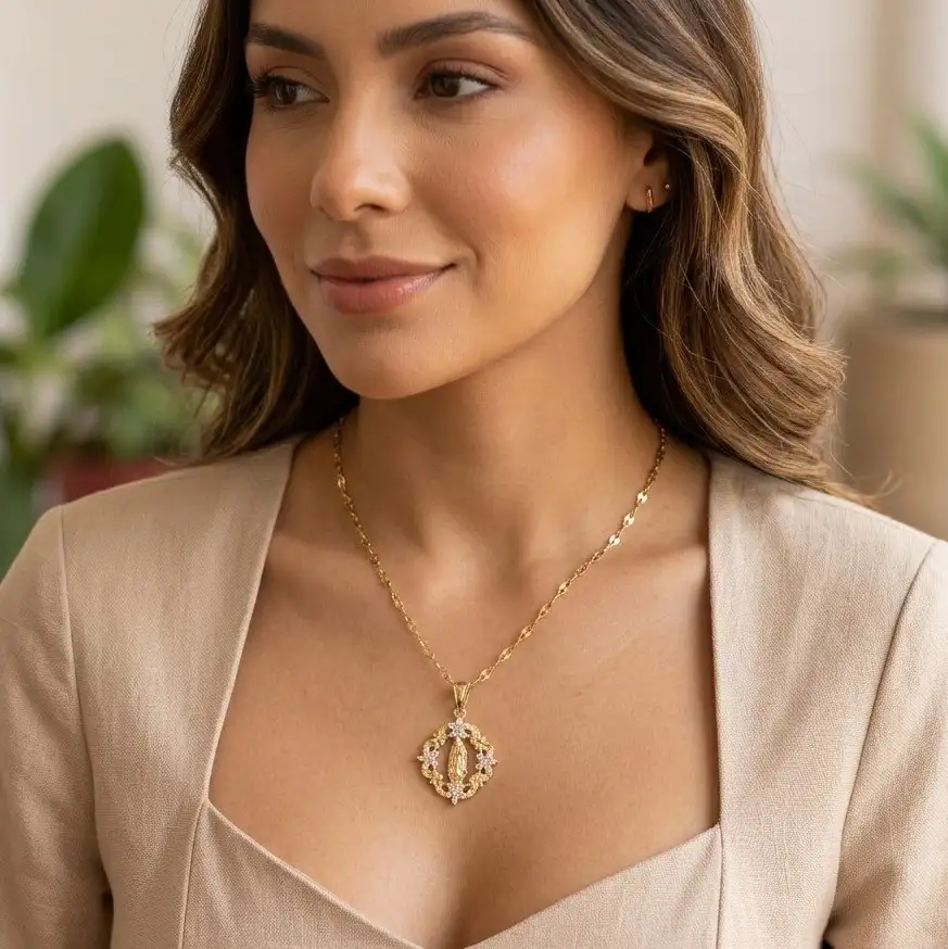 Cadena Y Dije En Acero Con Piedra Circon De Virgen Flores Blancas 3