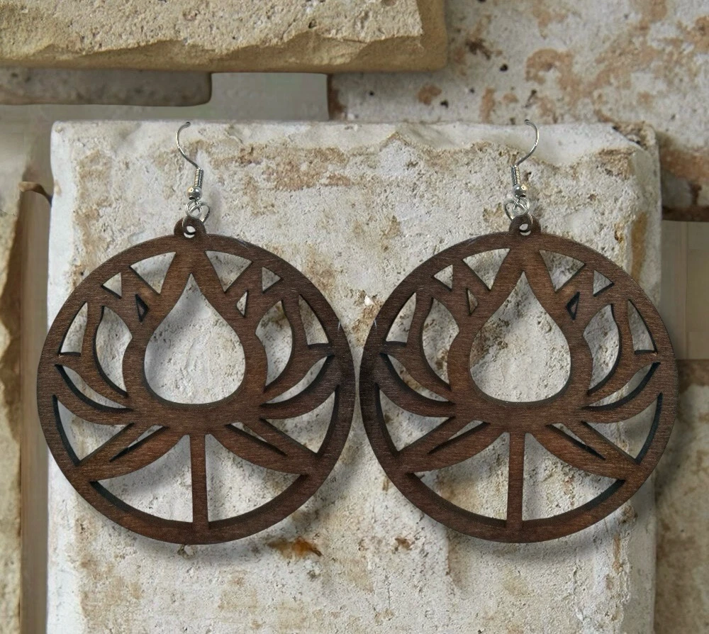 Pendientes tallados con diseño circular