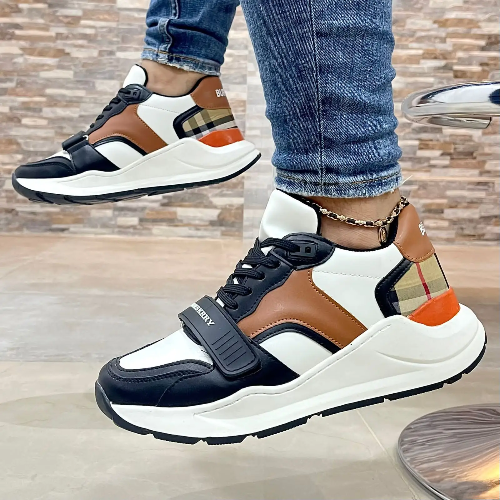 BURBERRY 2 H
