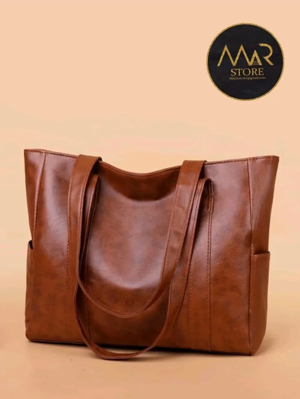 Amplia cartera de cuero vegano