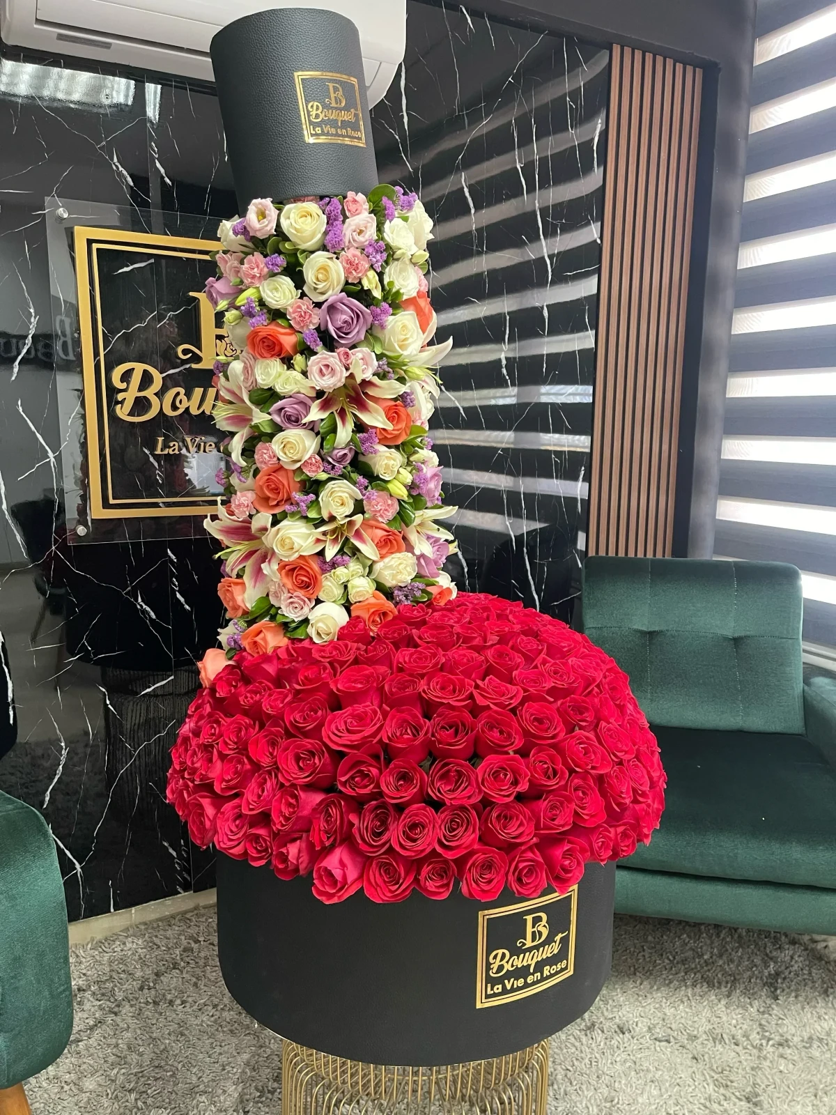 Maxi redodondo con rosas y cascada de flores  2