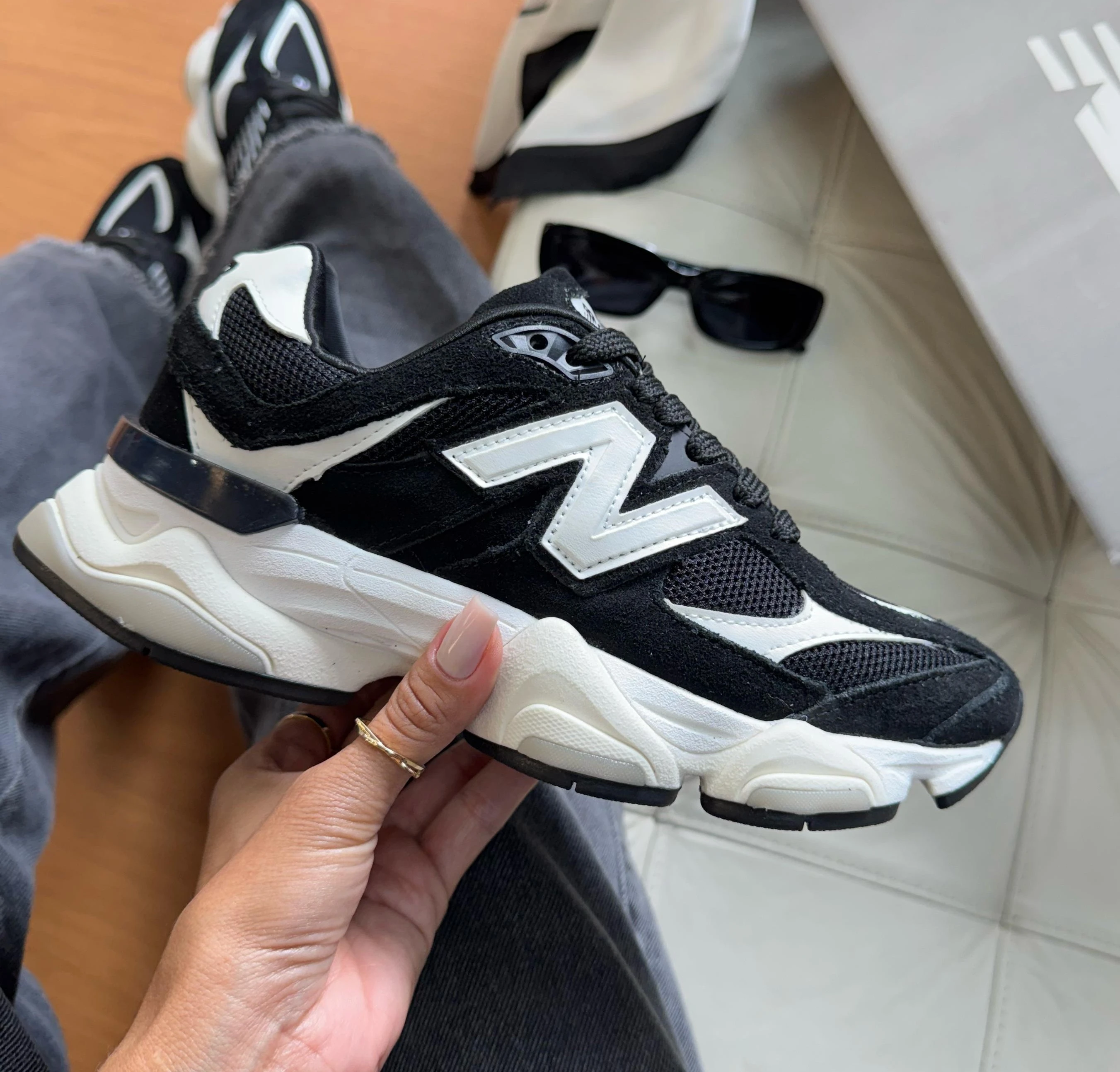 TÊNIS NEW BALANCE 9060 COURO