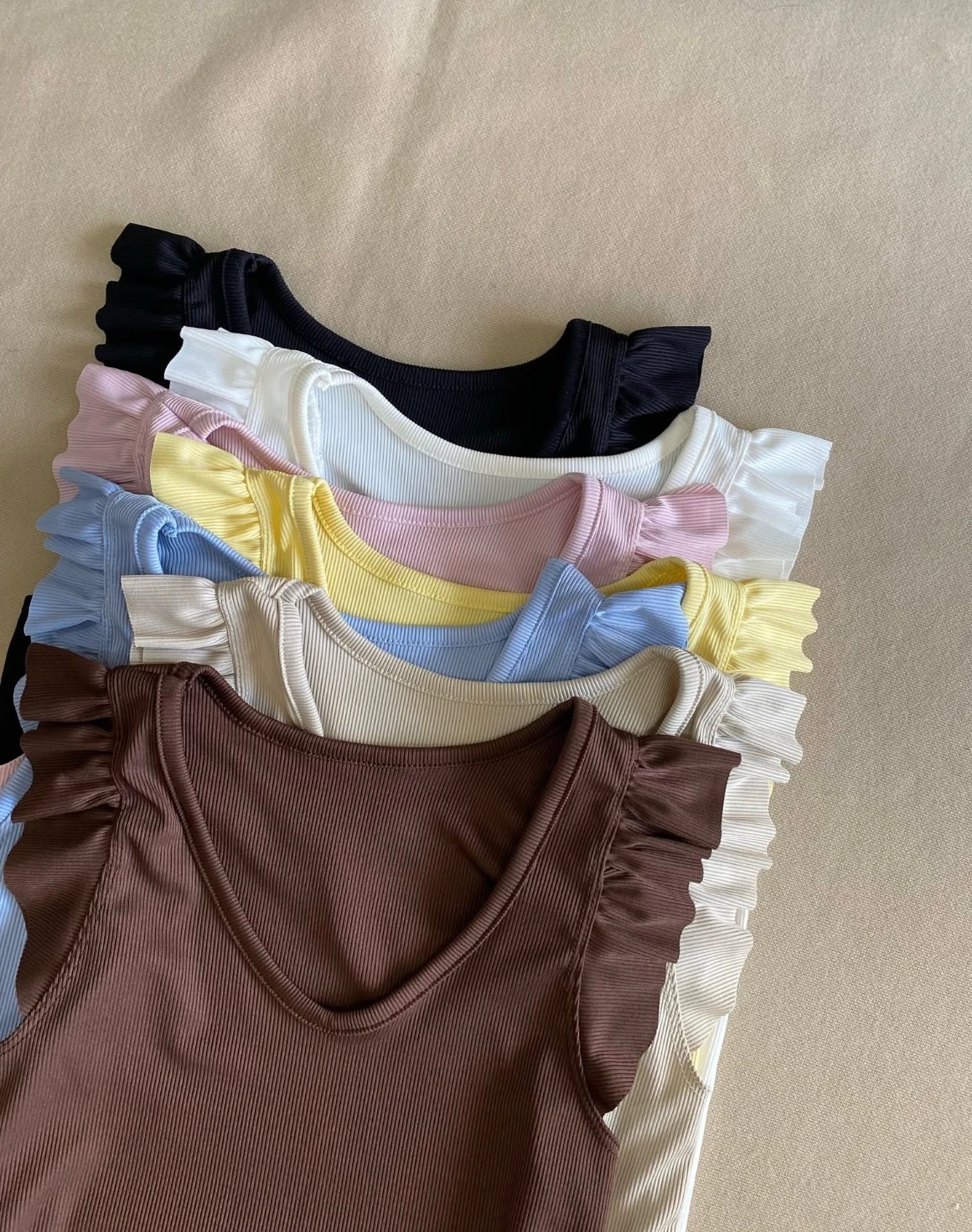 MUSCULOSA CON VOLADOS  2