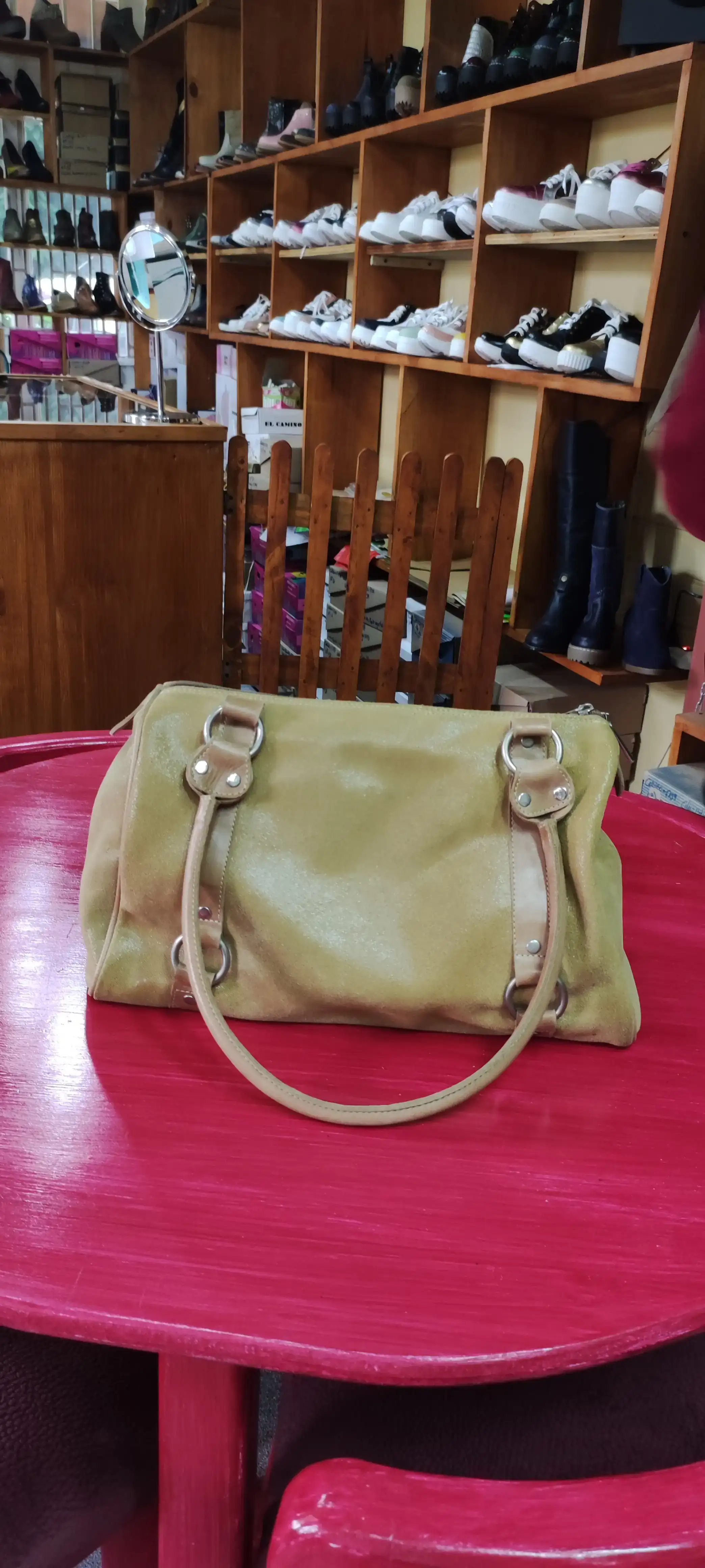 Cartera mano café nutt