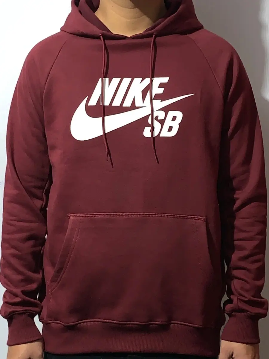 POLERA CON CAPUCHA NIKE