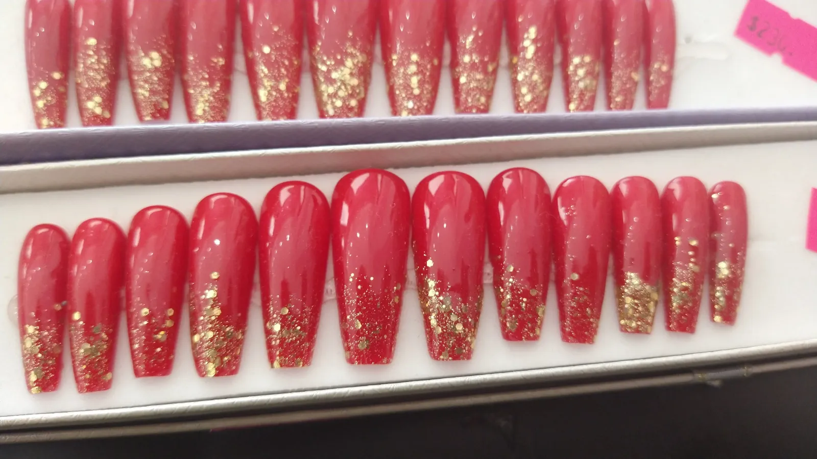 Uñas rojas largas