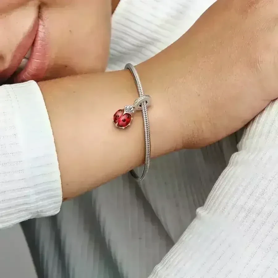 Charm Margarita Roja Colgante 2