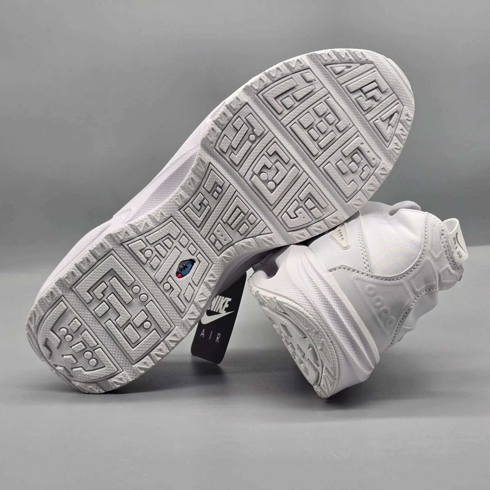 NIKE AIR MAX SNDR (1.1) 8