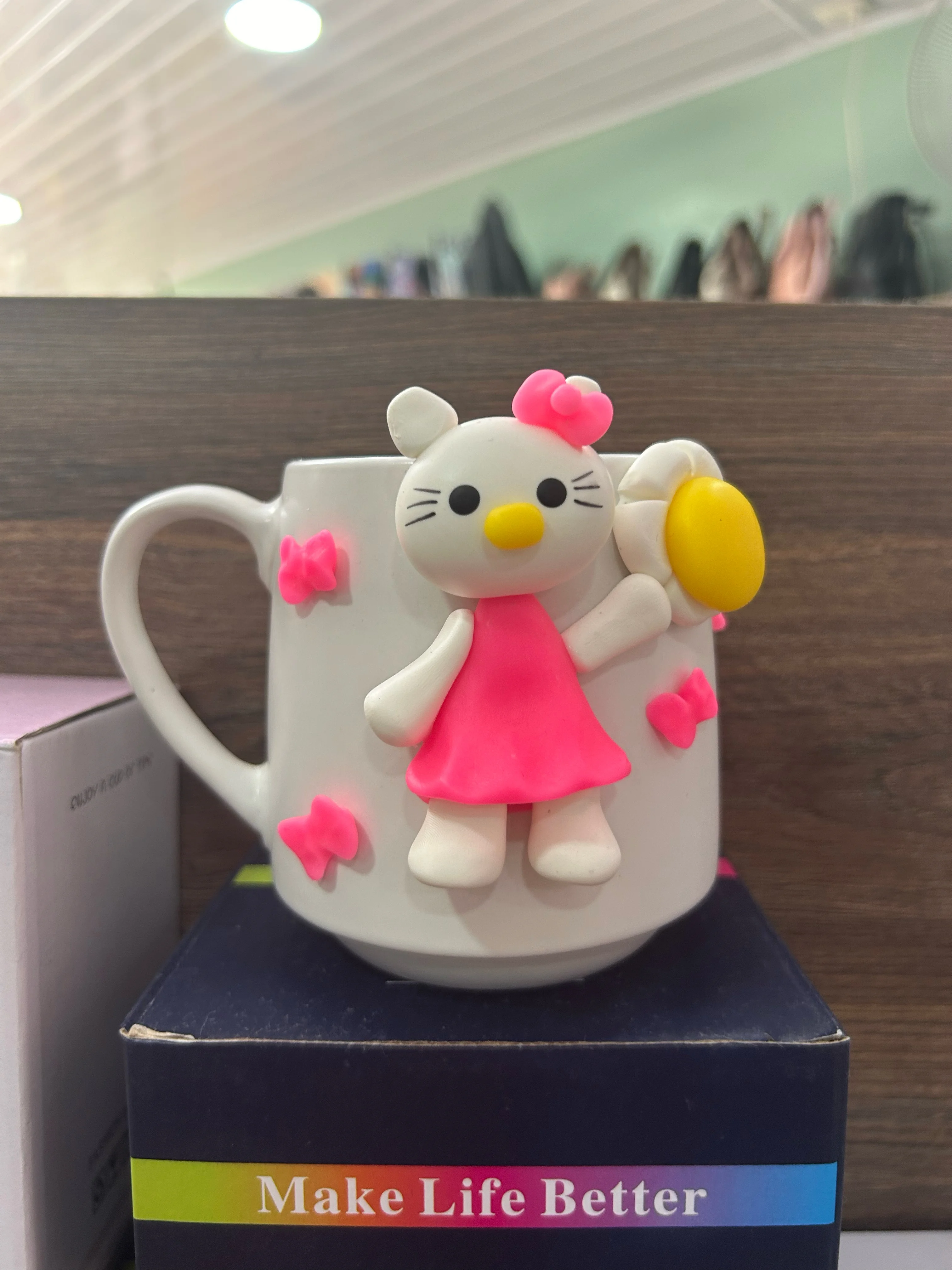 Taza con figura de porcelana 9