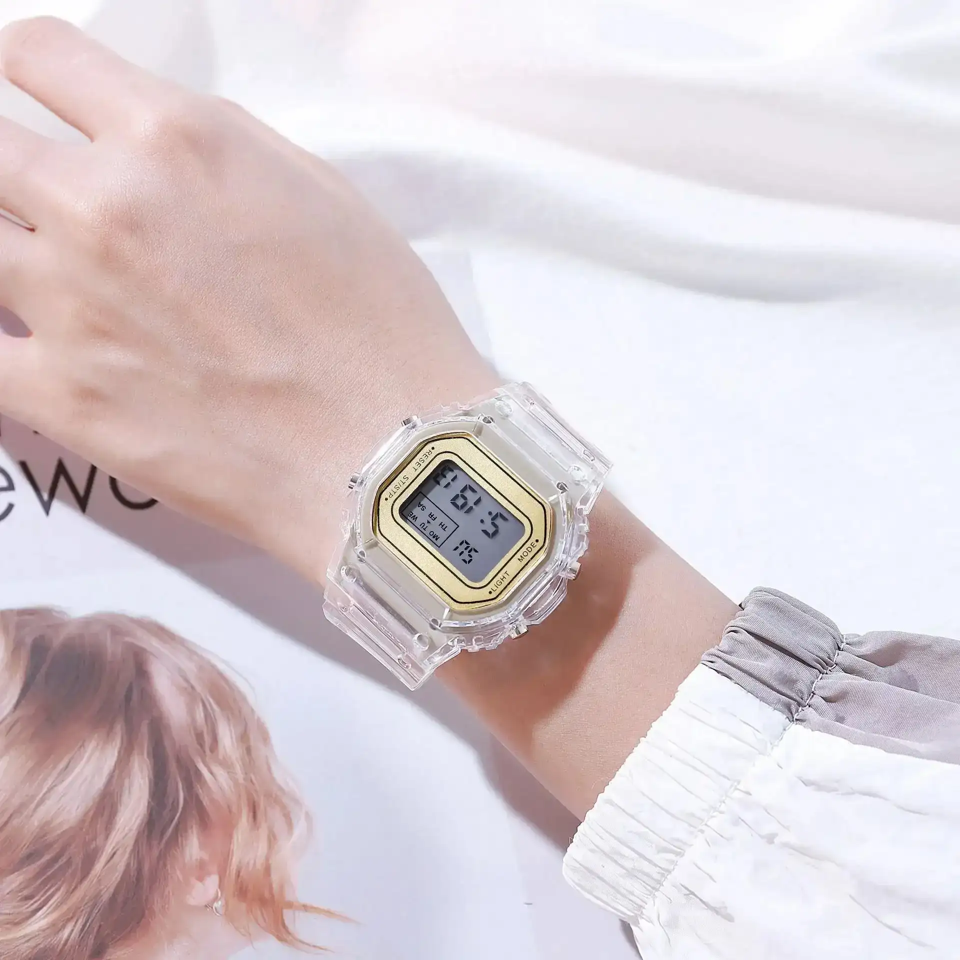 Reloj Deportivo Digital Cuadrado Transparente Dorado