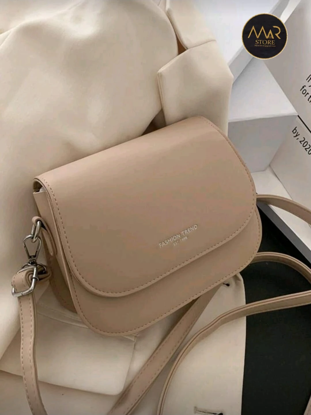 Bolso de piel sintética beige