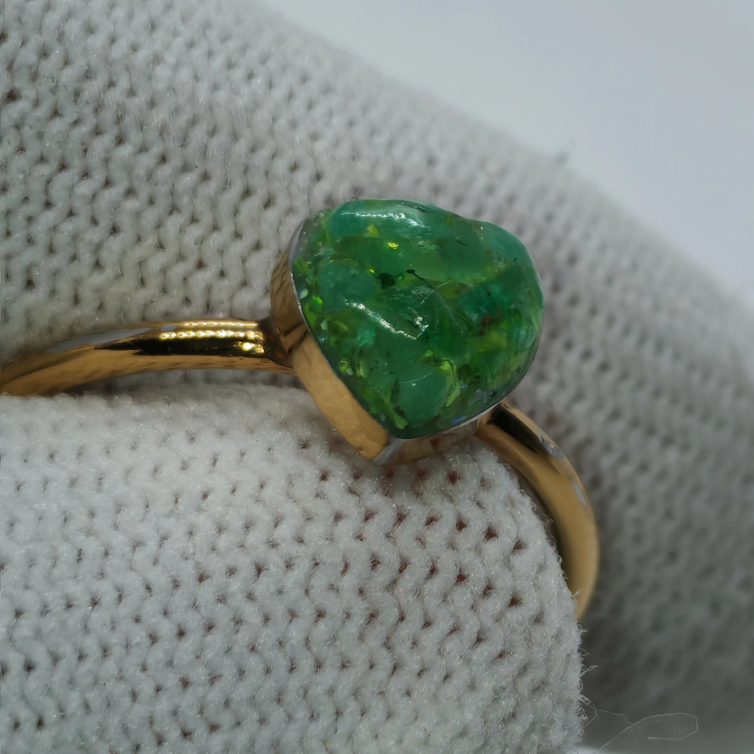 Sortija talla 9 en Esmeraldas y Mica Verde