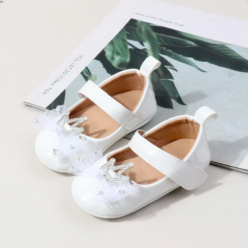 ZAPATITOS BLANCOS CORONA  2