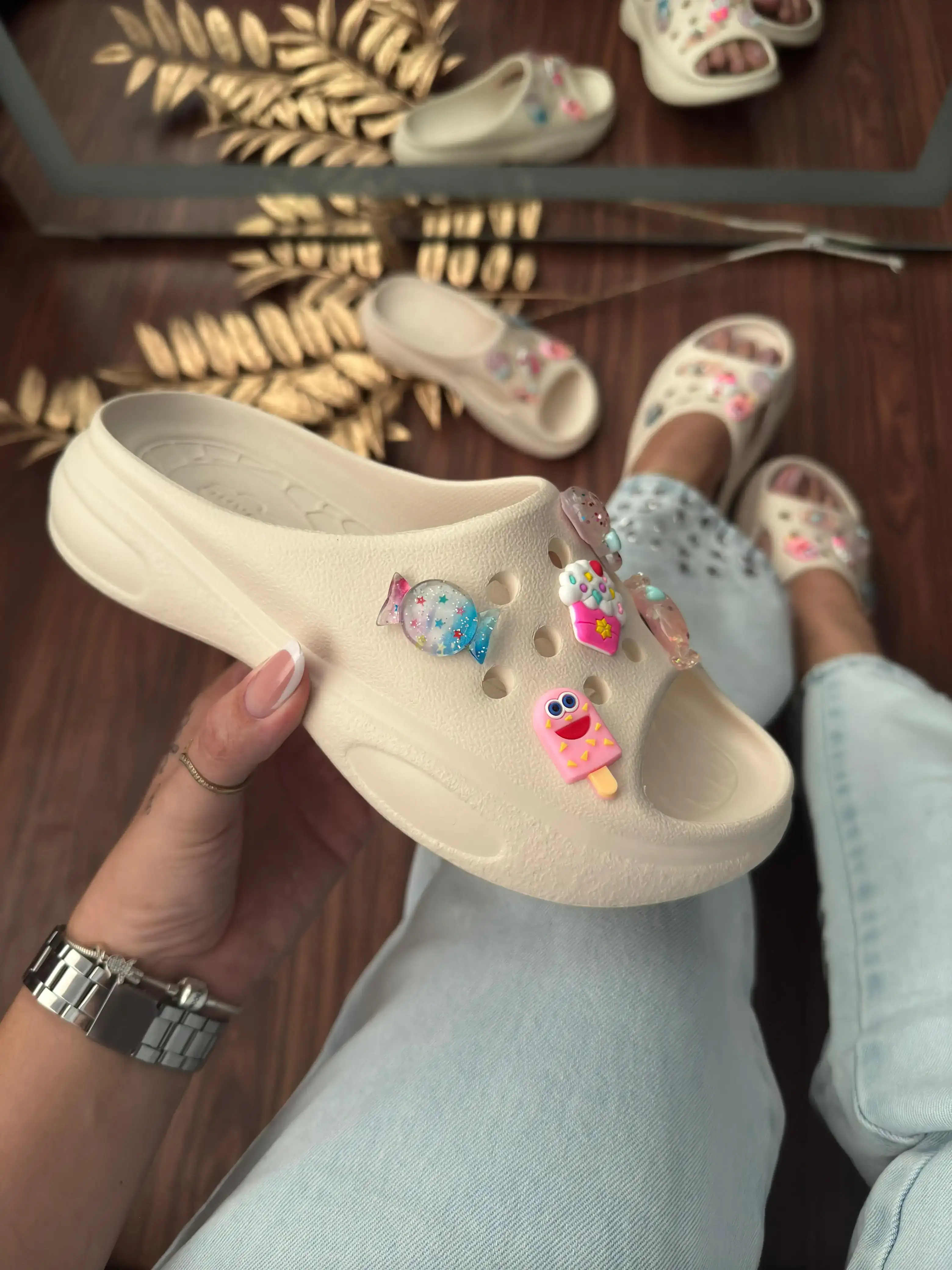 CHINELO SLIDE BOTTONS