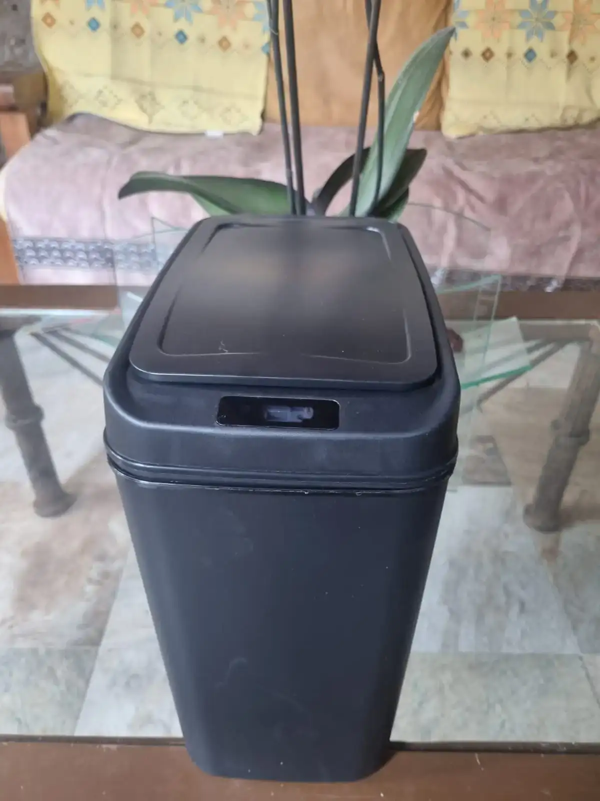 Bote para basura 17 L con tapa inteligente color negro 2