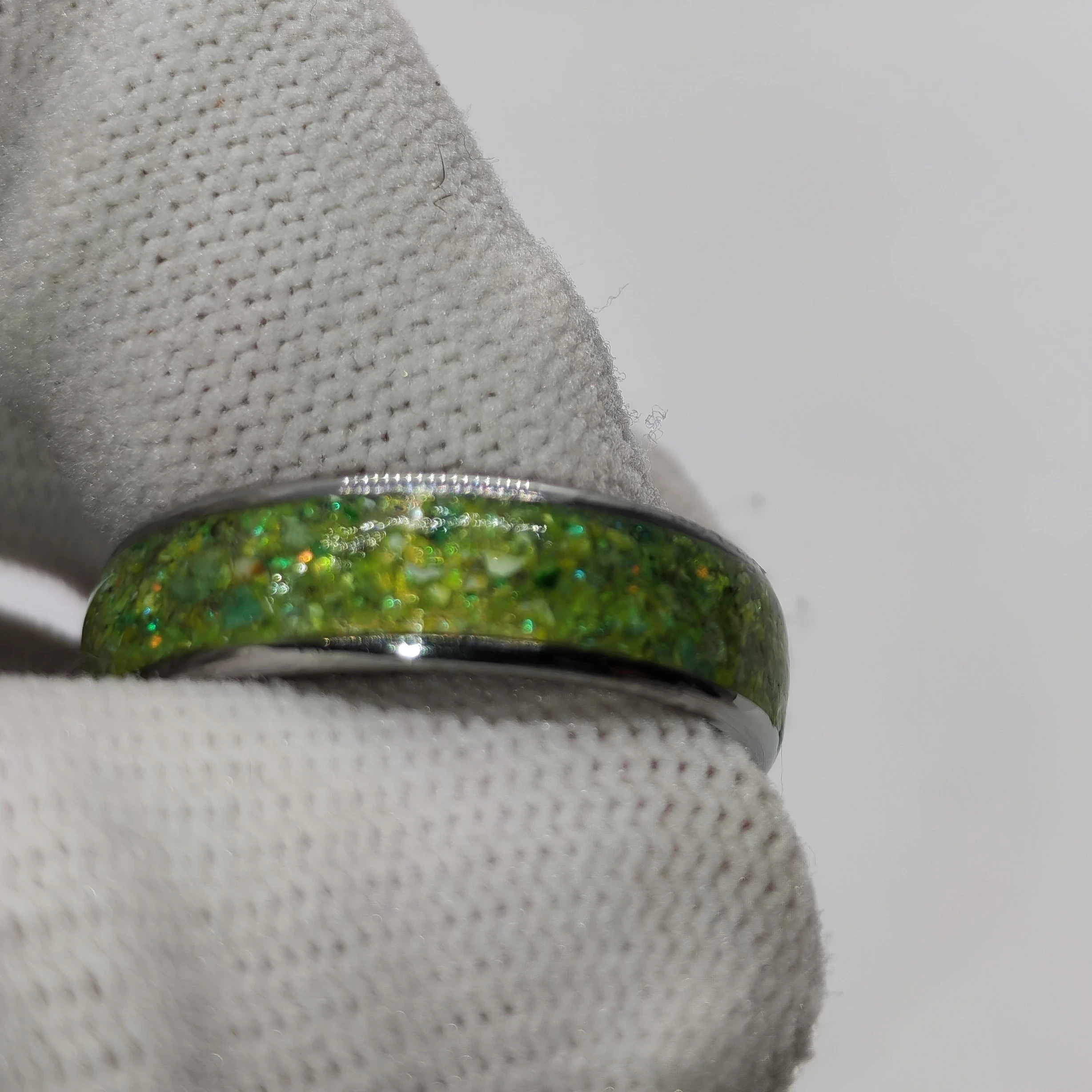 Anillo Talla 8 con Esmeraldas y Mica Verde Amarilla  7