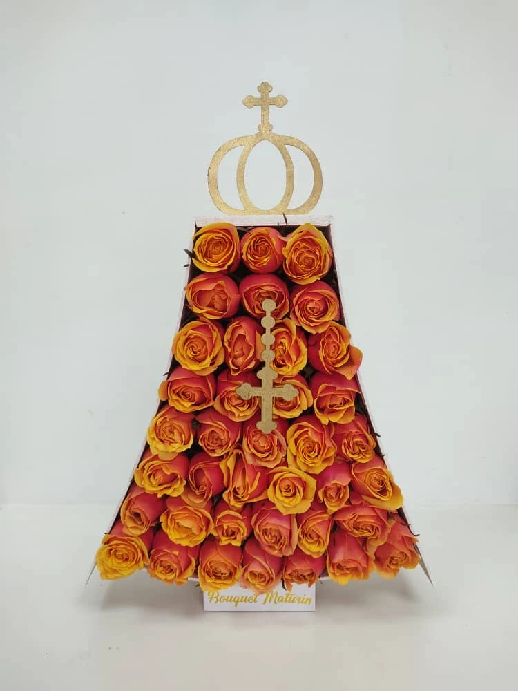 Silueta de virgen del valle solo rosas 