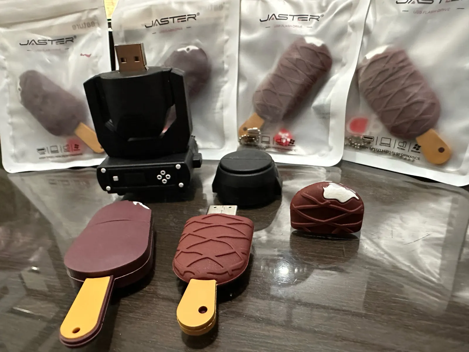 PENDRIVE ENGOMADO CON FIGURAS 32G por mayor y menor 69442828 7