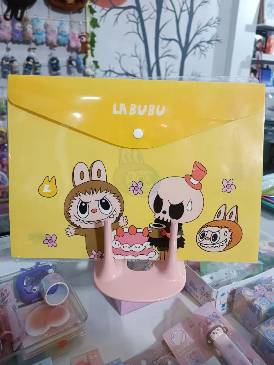 Carpeta tipo sobre. LABUBU. Más regalo.  3