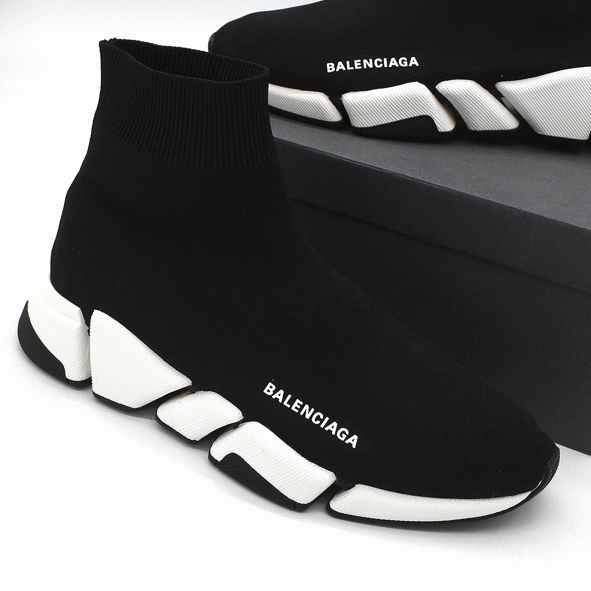 Balenciaga Speed 2.0 en blanco y negro 6