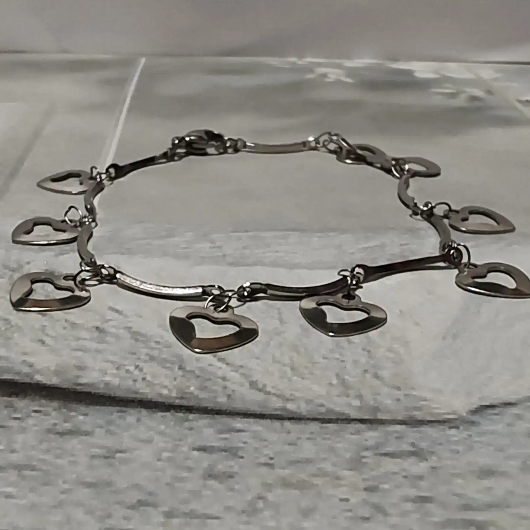 Pulsera tubos c/ dijes corazones 