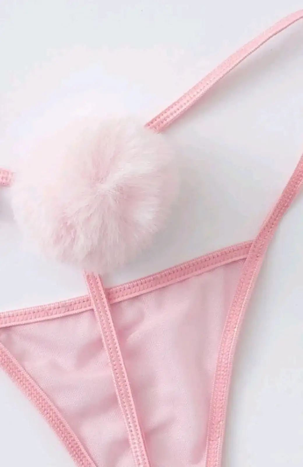 Tanga de malla, rosa pálido con diseño de pompon.  2