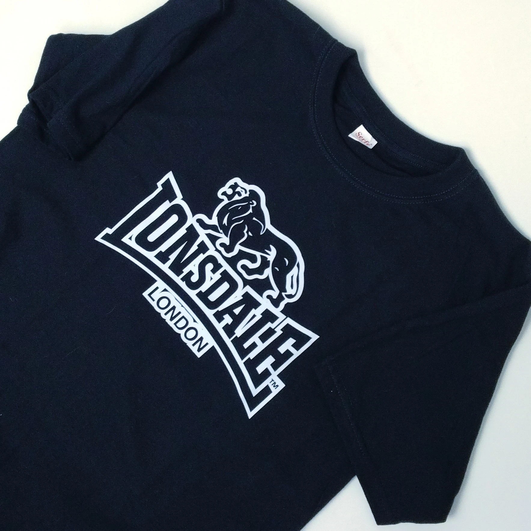 Camiseta estampada azul oscuro