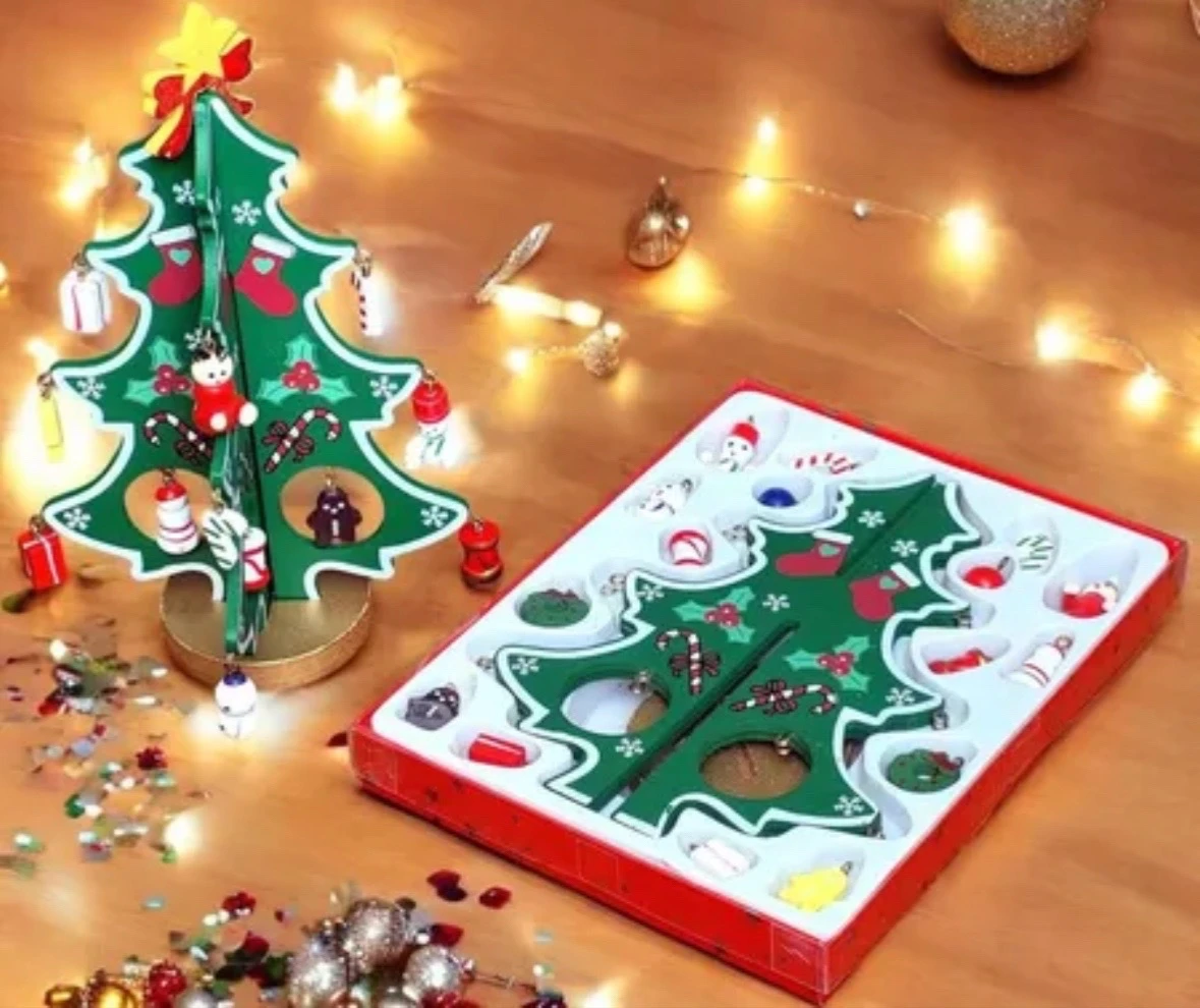 Árbol de Navidad Armable de Madera con Mini Adornos Colgantes – Decoración de Escritorio 2