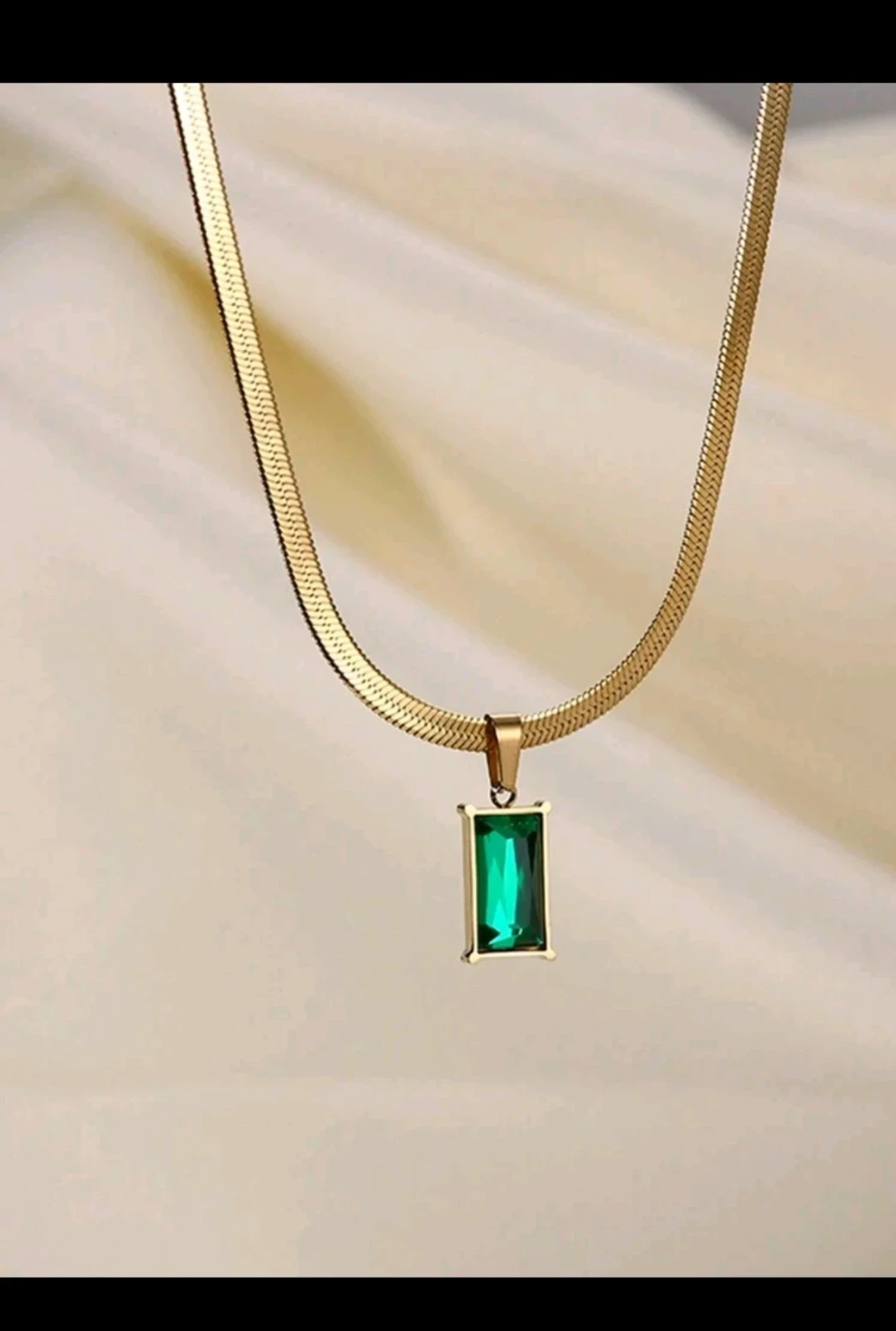 Set de Joyería Esmeralda Vintage - Cadena Plana y Zarcillos en Acero Inoxidable con Baño de Oro 18K 3