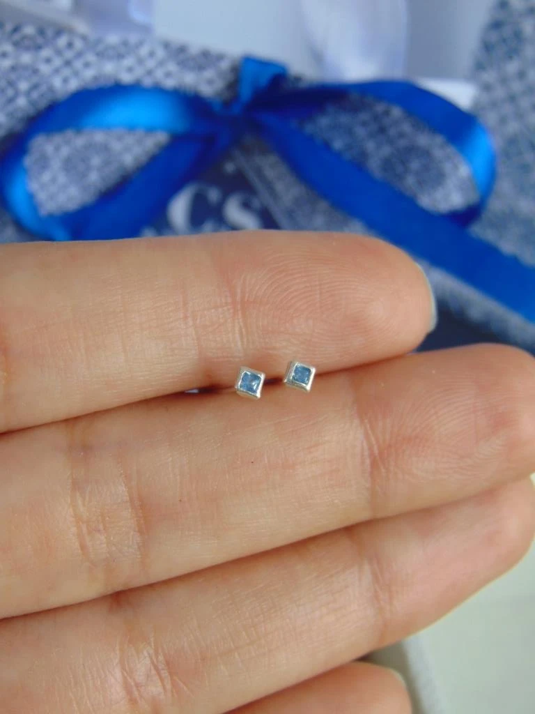 TOPOS PLATA LEY 925 MINI CHISPA CUADRADA AZUL CLARO 2MM 3