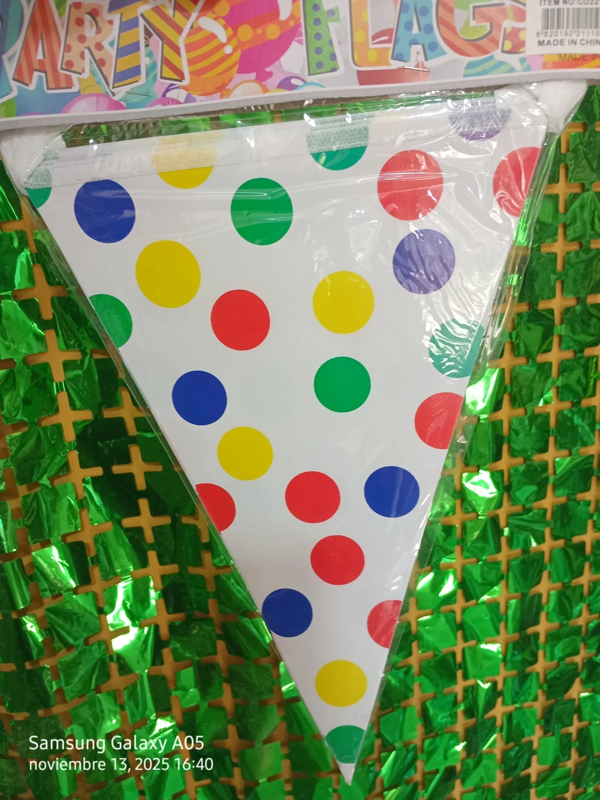 Banderin triangular a lunares