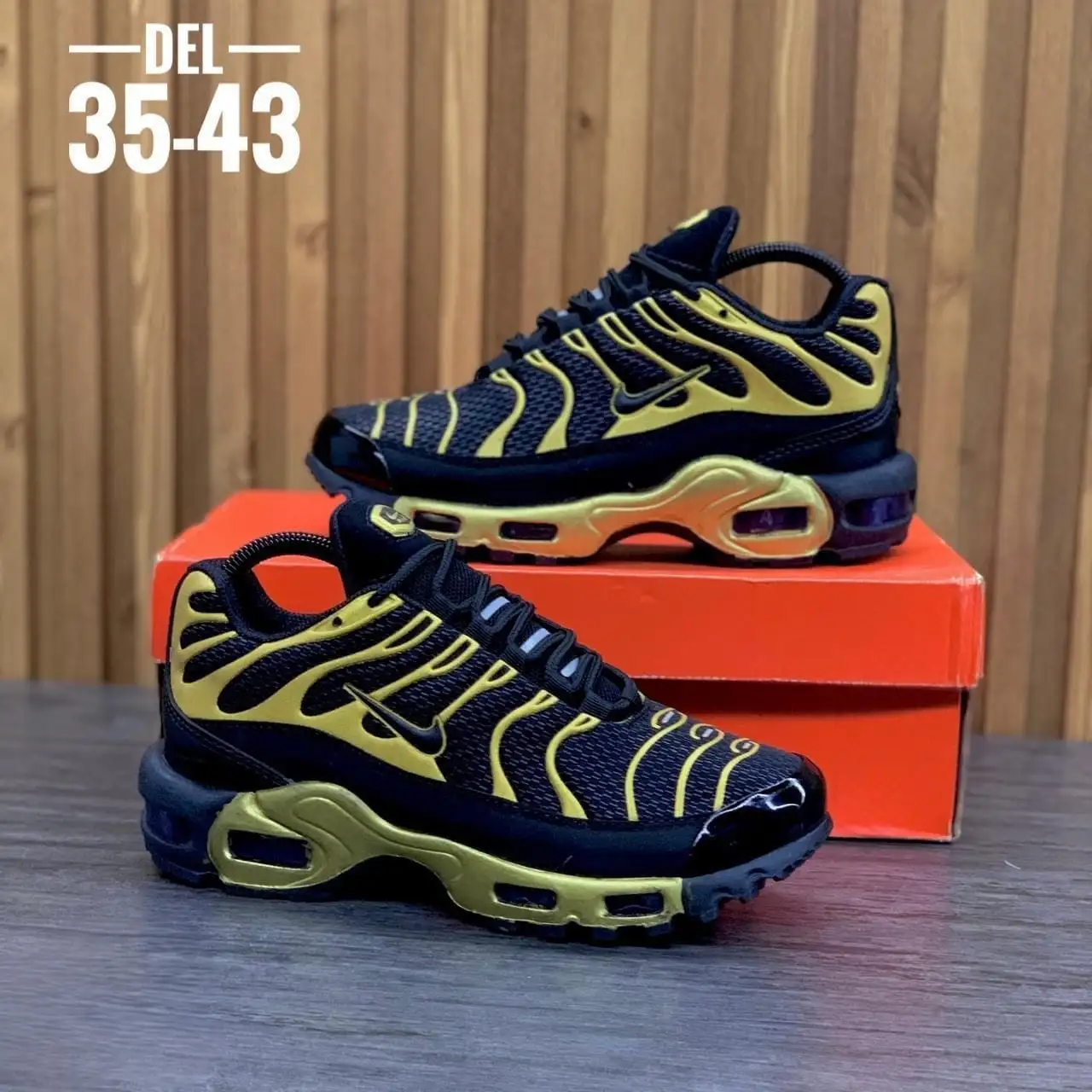 Tenis Nike TN Negro con dorado Unisex 2
