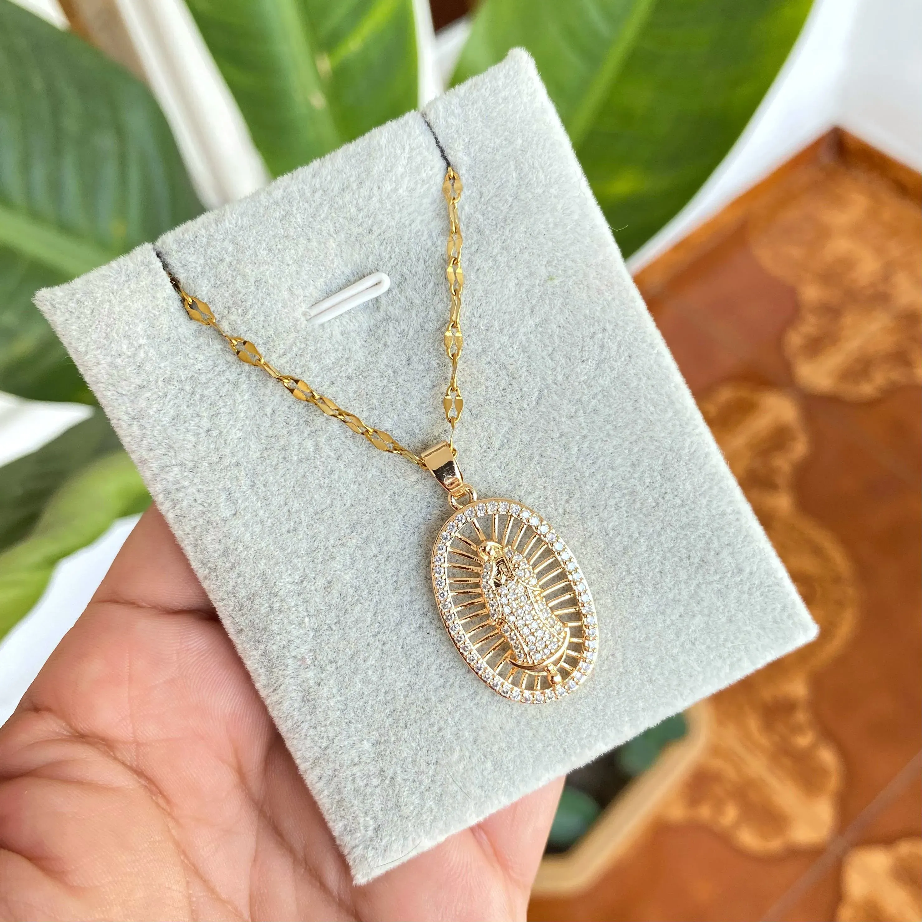 Cadena Y Dije En Acero Con Piedra Circon De Virgen De Guadalupe Blanca 2