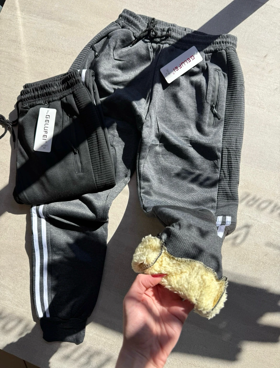 PANTALONES JOGGIN CON PIEL