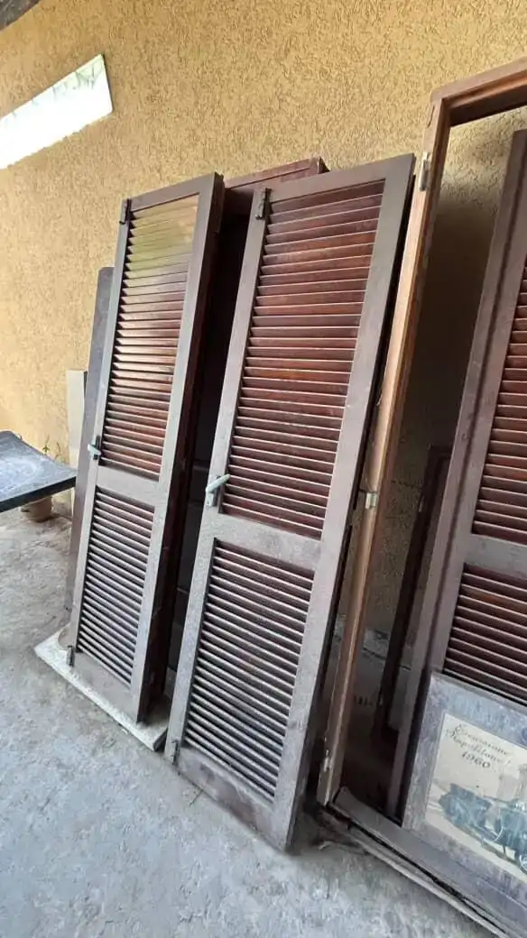 2 ventanas balcón Los Marcos tienen detalles abajo 1,50x2 metros se pueden vender de a una 3