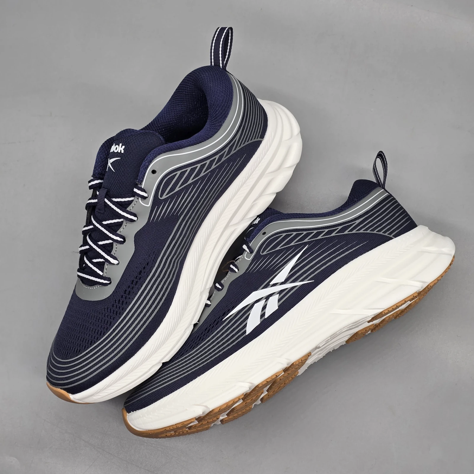 REEBOK ROAD STRIDER 6