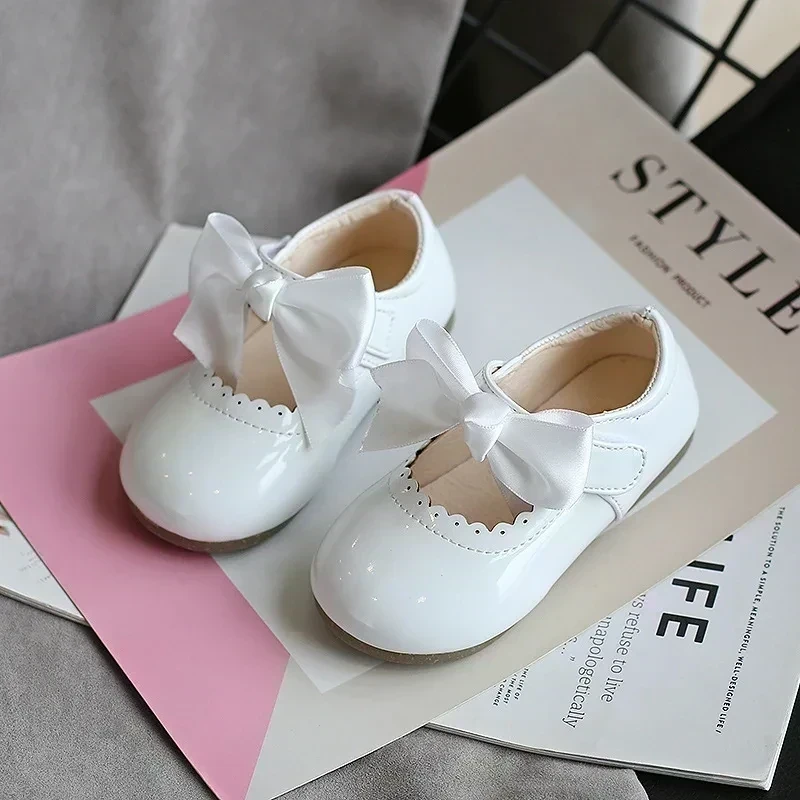 ZAPATITOS BLANCOS LAZOS