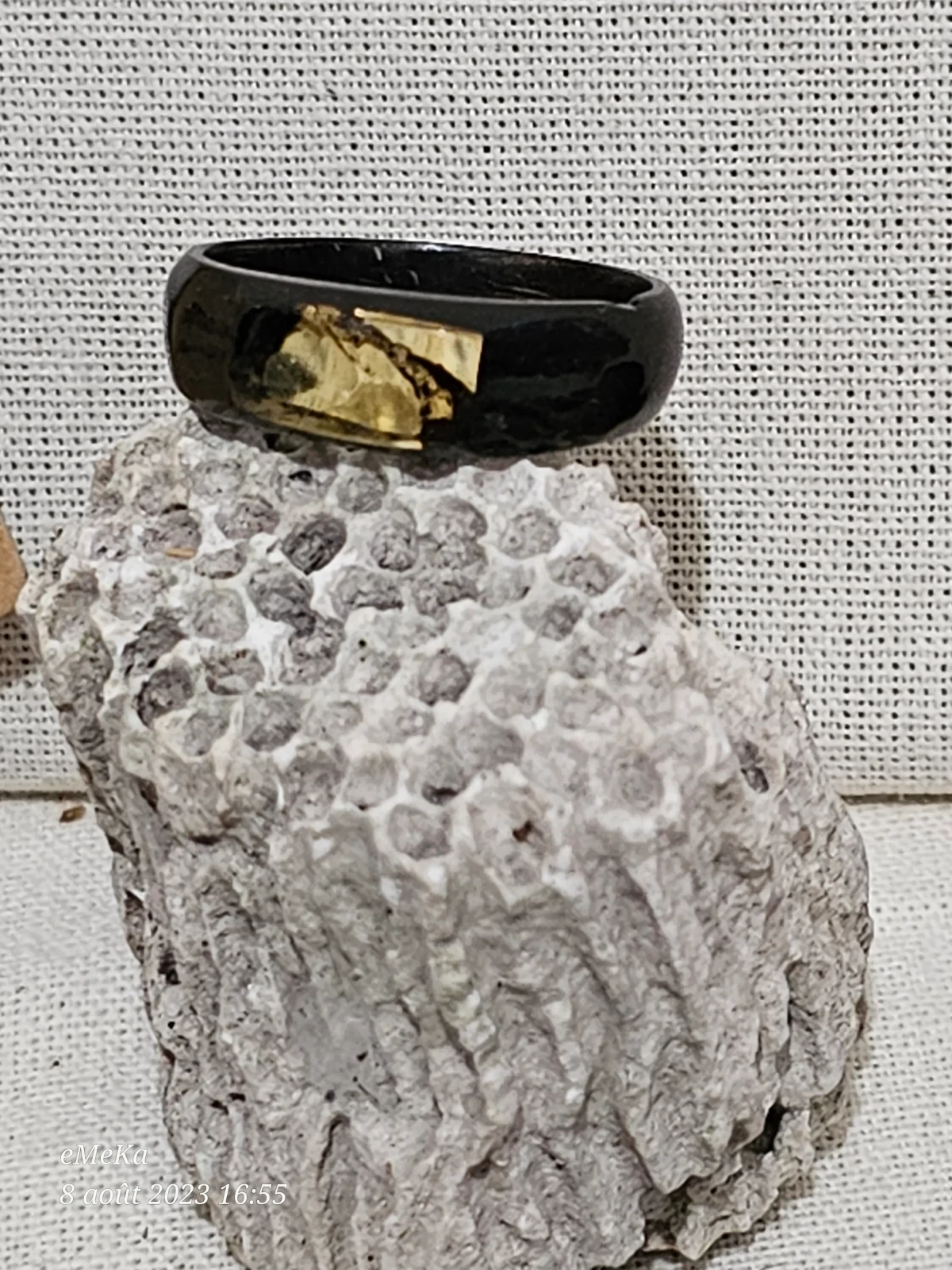 Anillo de coco con ámbar